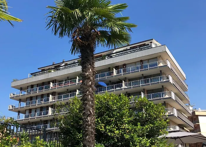 Palazzo Di Vetro * Luino